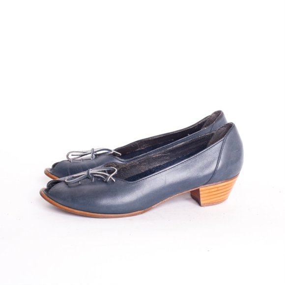 Vintage 1970s Blue Leather Peeptoe Heels - Picture 7 of 11